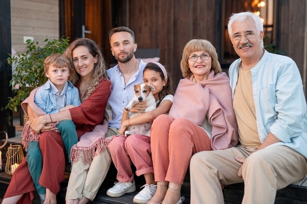 Existenzieller Schaden im näheren, sozialen Umfeld, vor allem in der Familie (engere Verwandtschaft) oder Partnerschaft (Existenzielles Risiko)